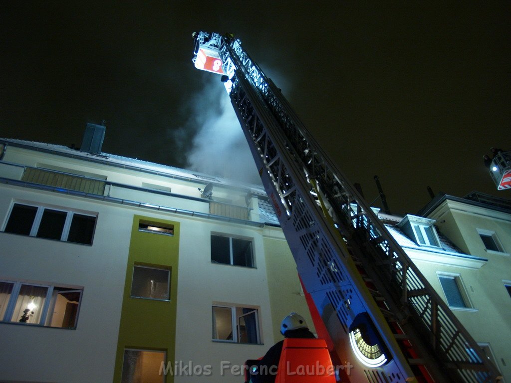 Feuer in Kueche Koeln Vingst Homarstr P557.JPG